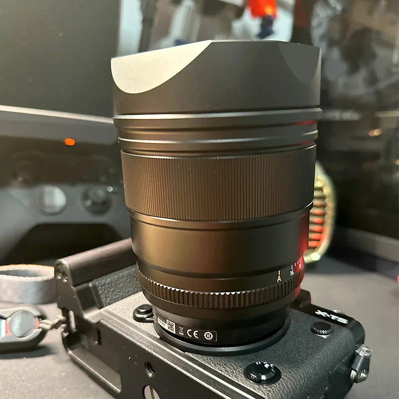 Bayonet Design Metal Square Lens Hood With Free Hood Cap for Viltrox 27mm F1.2 Pro XF/Z/E Mount
Bayonet Design Metal Square Lens Hood With Free Hood Cap for Viltrox 27mm F1.2 Pro XF/Z/E Mount
