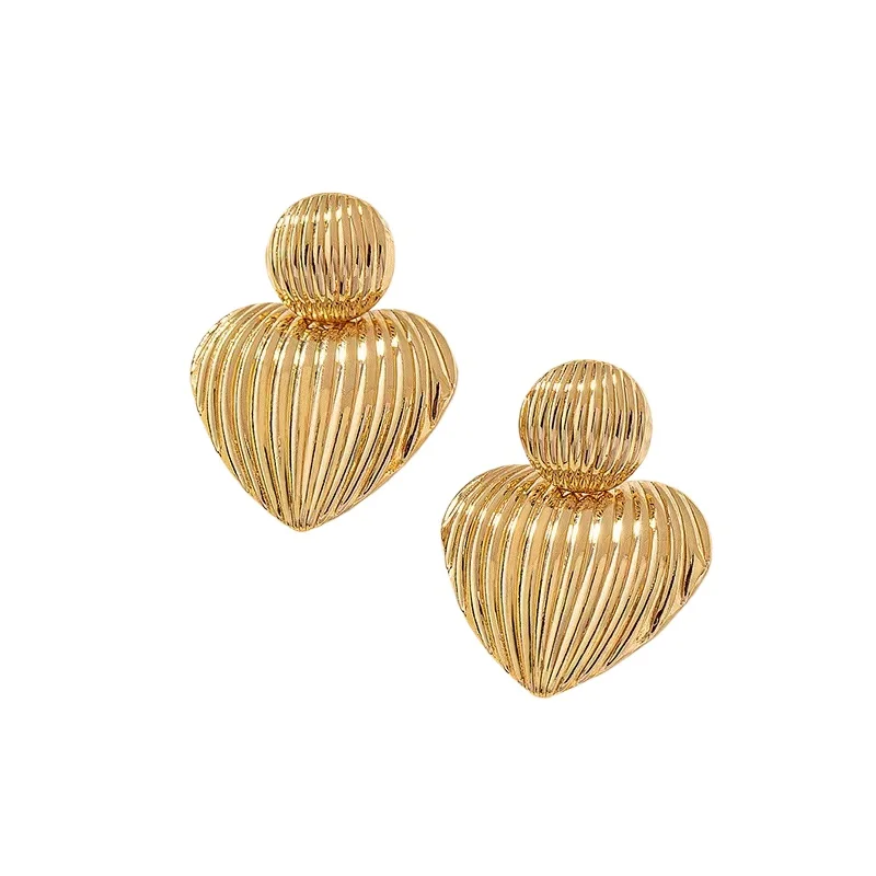 1 pair of golden/silvery love shell texture earrings, women's summer minimalist metal earrings, beach vacation style summer
1 pair of golden/silvery love shell texture earrings, women's summer minimalist metal earrings, beach vacation style summer