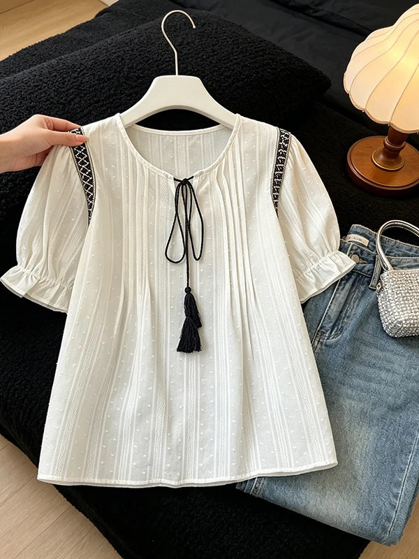 plus Size Korean Style Embroidered Short Sleeve Shirt Women's Loose Fit Belly Covering Age-Defying Versatile Top
plus Size Korean Style Embroidered Short Sleeve Shirt Women's Loose Fit Belly Covering Age-Defying Versatile Top