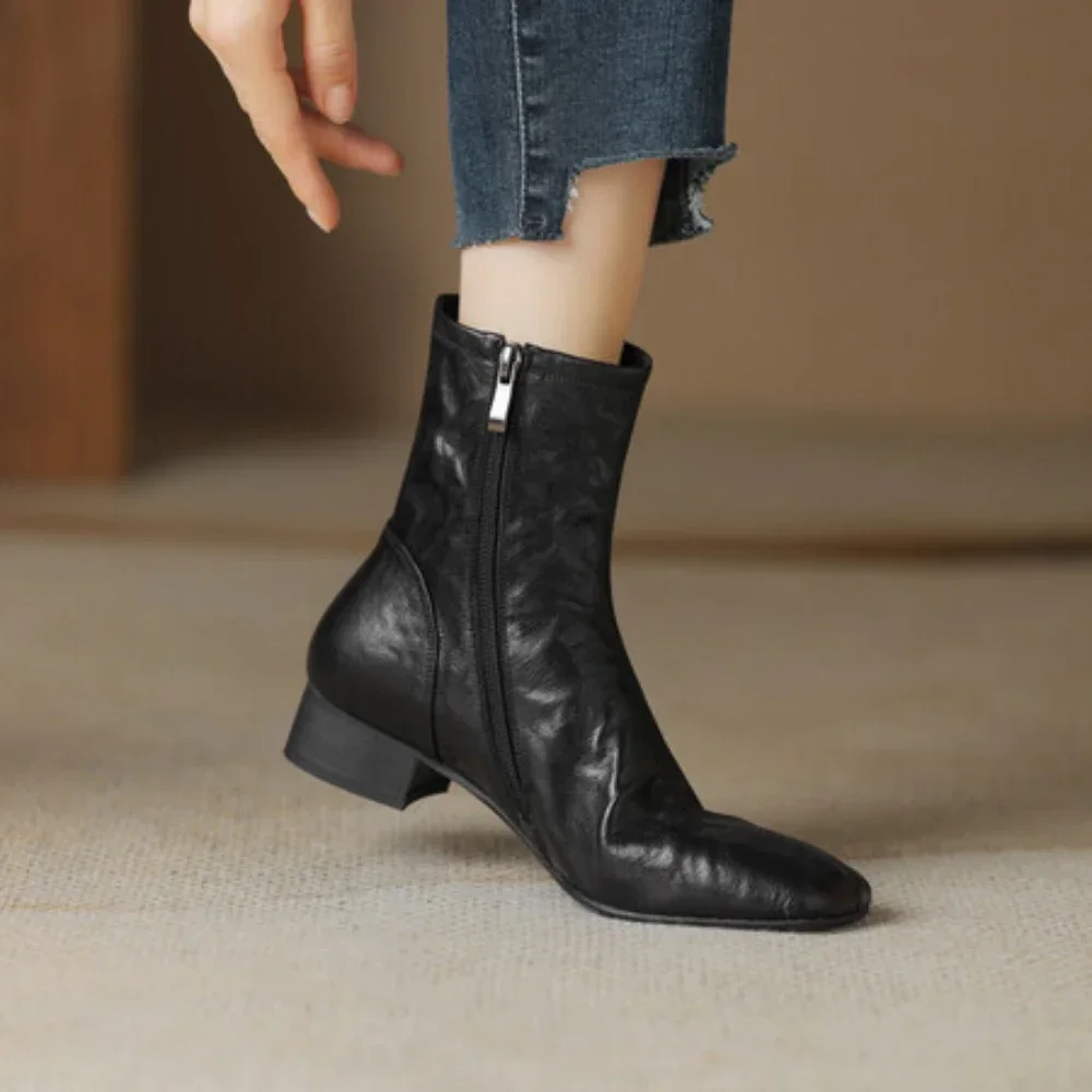 Europe and America 2025 Autumn New Fashion Casual Women's Boots Square Head Genuine Leather Side Zipper Women's Short Boots shoe
Europe and America 2025 Autumn New Fashion Casual Women's Boots Square Head Genuine Leather Side Zipper Women's Short Boots shoe