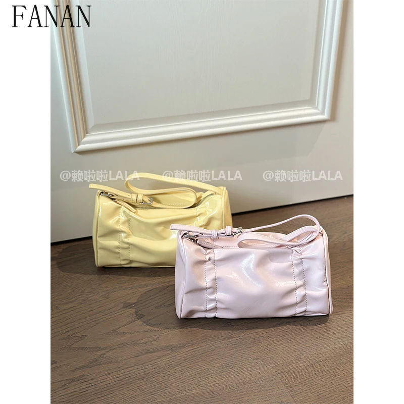 Crossbody Bags Korean Style Bow Underarm Bag Spring and Summer New 2025 Girls Shoulder Bags Women Versatile Casual Handbag
Crossbody Bags Korean Style Bow Underarm Bag Spring and Summer New 2025 Girls Shoulder Bags Women Versatile Casual Handbag