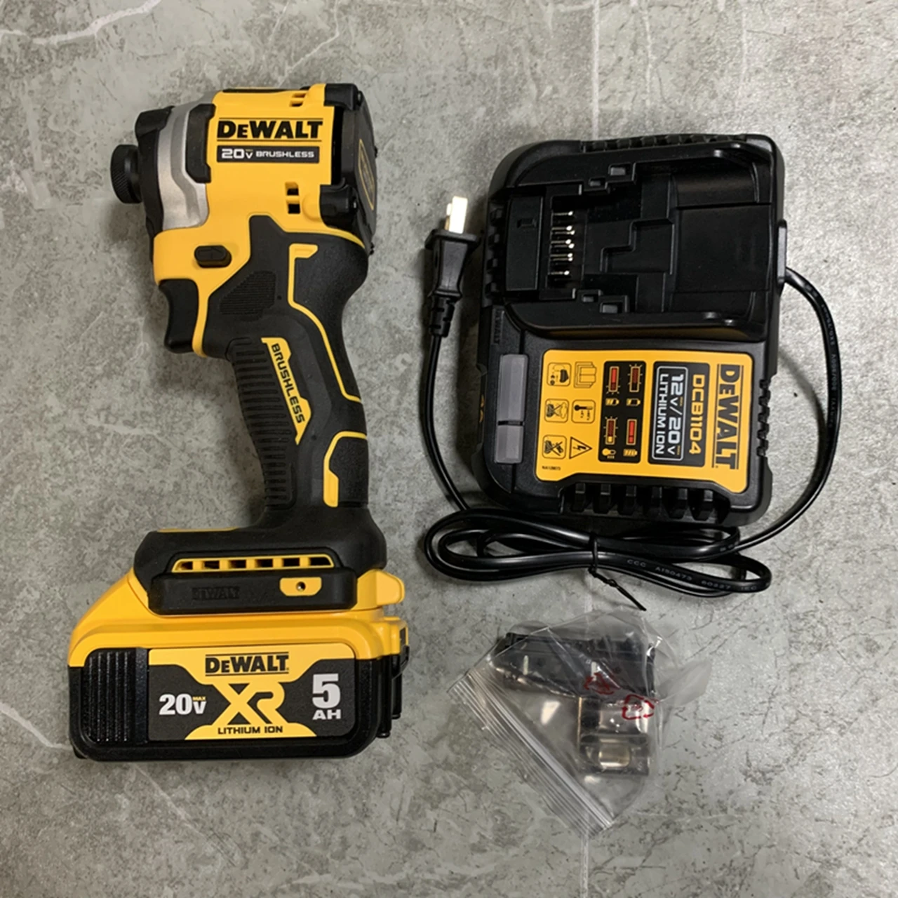 New Dewalt DCF850 1/4" impact driver 20v Includes 5.0AH battery And charger New Tools
New Dewalt DCF850 1/4" impact driver 20v Includes 5.0AH battery And charger New Tools
