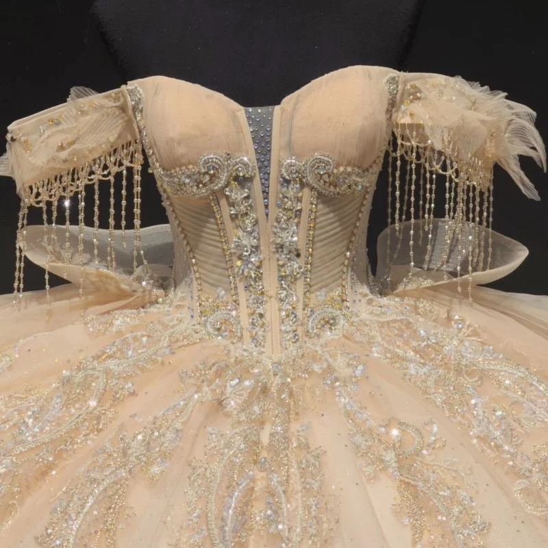 Light Champagne Quinceanera Dress off-shoulder Crystal Glitter Decal Layering Long tail vestidos de 15 Quinceanera Customize
Light Champagne Quinceanera Dress off-shoulder Crystal Glitter Decal Layering Long tail vestidos de 15 Quinceanera Customize