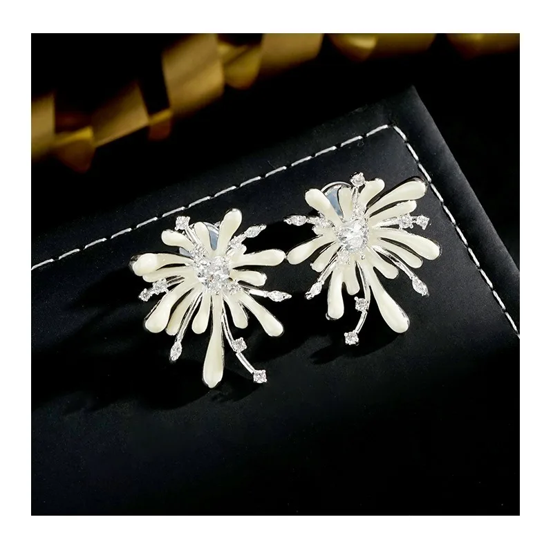 Internet Explosion Fashion French Retro Bright Fireworks Dripping Oil Zircon Stud Earrings Earrings
Internet Explosion Fashion French Retro Bright Fireworks Dripping Oil Zircon Stud Earrings Earrings