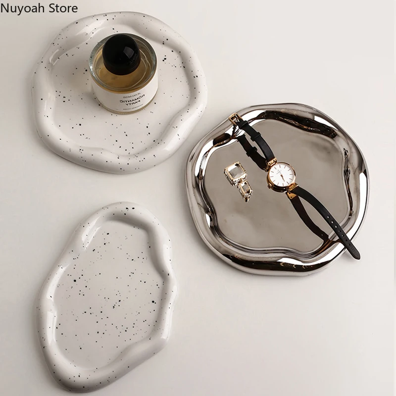 Modern Ceramic Silver Plated Plate Desktop Decoration Creative Art Ink Dot Storage Tray Kitchen Living Room Decoration Plate
Modern Ceramic Silver Plated Plate Desktop Decoration Creative Art Ink Dot Storage Tray Kitchen Living Room Decoration Plate