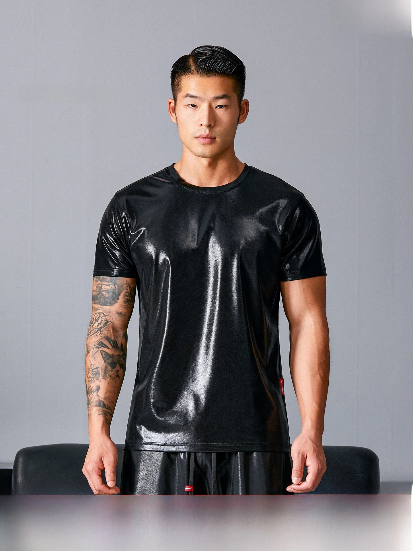 Atopapa Men's ort Sve High Elastic Faux Leather Soft Glossy Color American Sport Fitn T-irt Polyester Fiber
Atopapa Men's ort Sve High Elastic Faux Leather Soft Glossy Color American Sport Fitn T-irt Polyester Fiber
