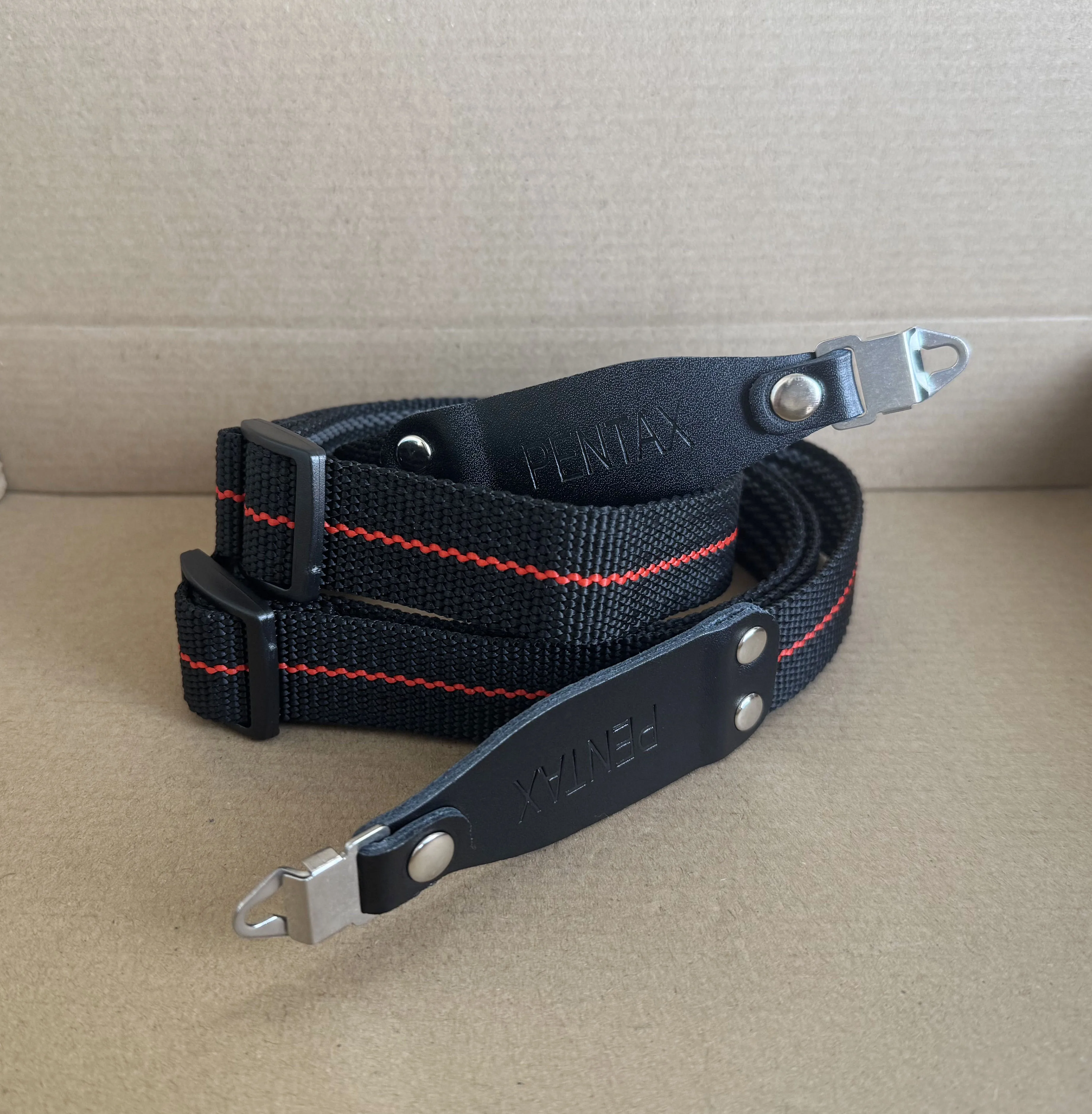Genuine Leather Adjustable Nylon Shoulder Strap with Lug for Pentax 645 645N 645N2 67 Camera
Genuine Leather Adjustable Nylon Shoulder Strap with Lug for Pentax 645 645N 645N2 67 Camera
