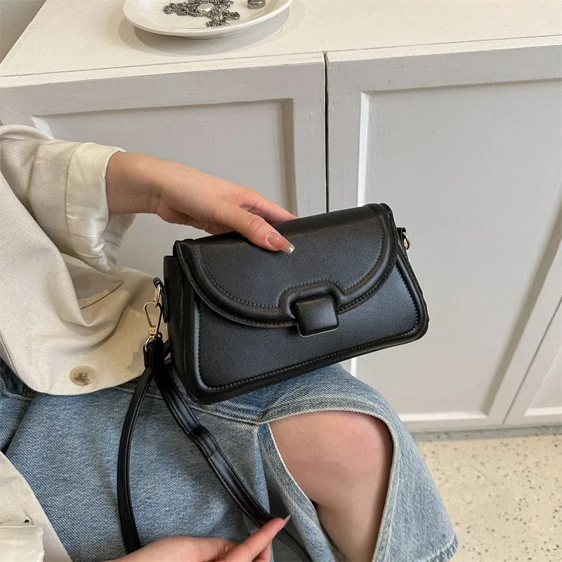 Retro Small Square Crossbody Bag Women Square Buckle Flap Design Mini Pu Leather Shoulder Handbag
Retro Small Square Crossbody Bag Women Square Buckle Flap Design Mini Pu Leather Shoulder Handbag