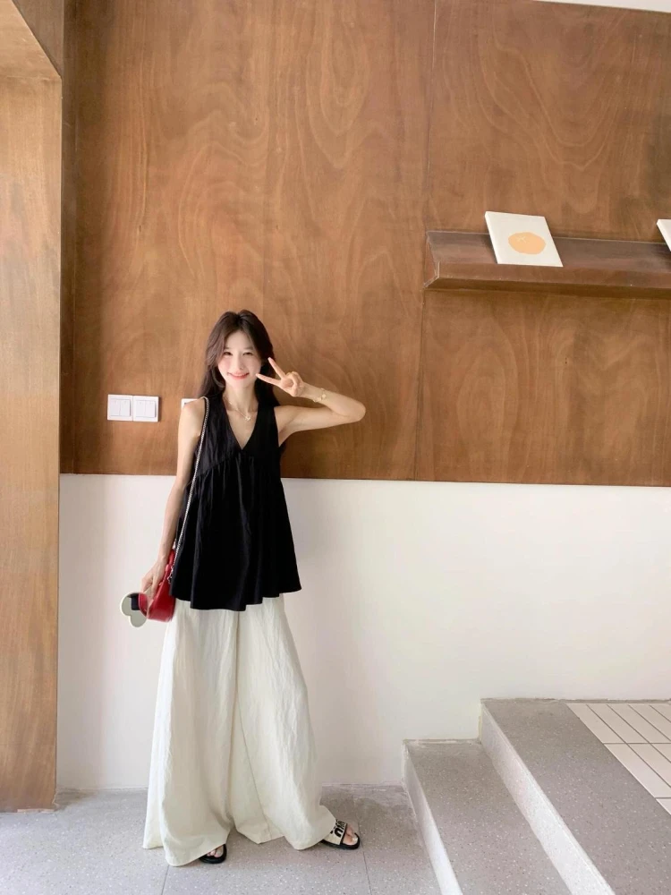Designer V Neck Oversized Tank Top Wasteland Style Summer New Korean Black Women Cami Vest Casual Fashion
Designer V Neck Oversized Tank Top Wasteland Style Summer New Korean Black Women Cami Vest Casual Fashion
