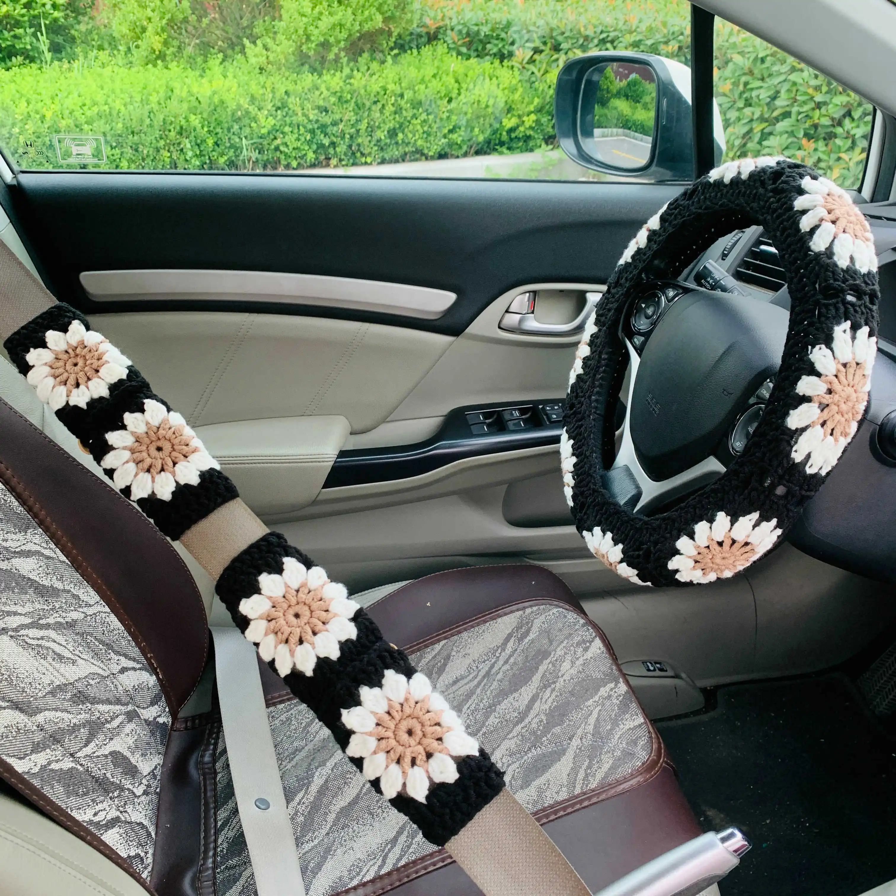 1pc Steering Wheel Cover 2pcs Seatbelt Cover Handmade Crochet for Car Interior Decoration
1pc Steering Wheel Cover 2pcs Seatbelt Cover Handmade Crochet for Car Interior Decoration