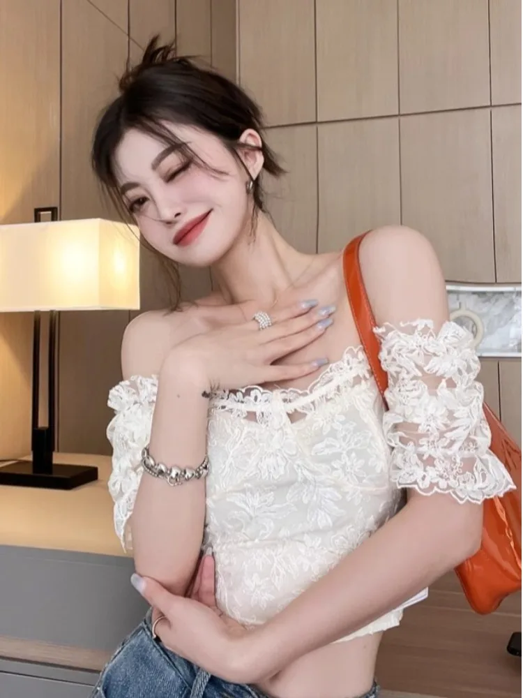 White Lace Square Collar Bubble Sleeve Short Sleeve Shirt Women's High Design Pure Desire One Shoulder Top City Walk Su...
White Lace Square Collar Bubble Sleeve Short Sleeve Shirt Women's High Design Pure Desire One Shoulder Top City Walk Su...