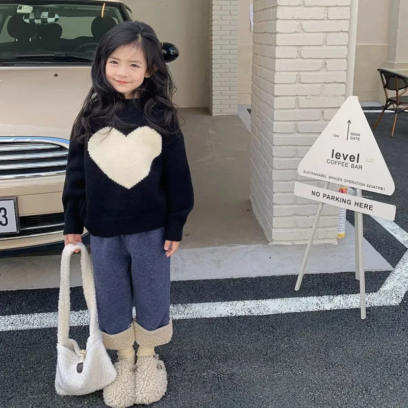 Модный удобный теплый зимний детский свитер для девочек с круглым вырезом и воротником, пуловер обычной длины в форме сердца, плотный хлопок, сладкий
Модный удобный теплый зимний детский свитер для девочек с круглым вырезом и воротником, пуловер обычной длины в форме сердца, плотный хлопок, сладкий