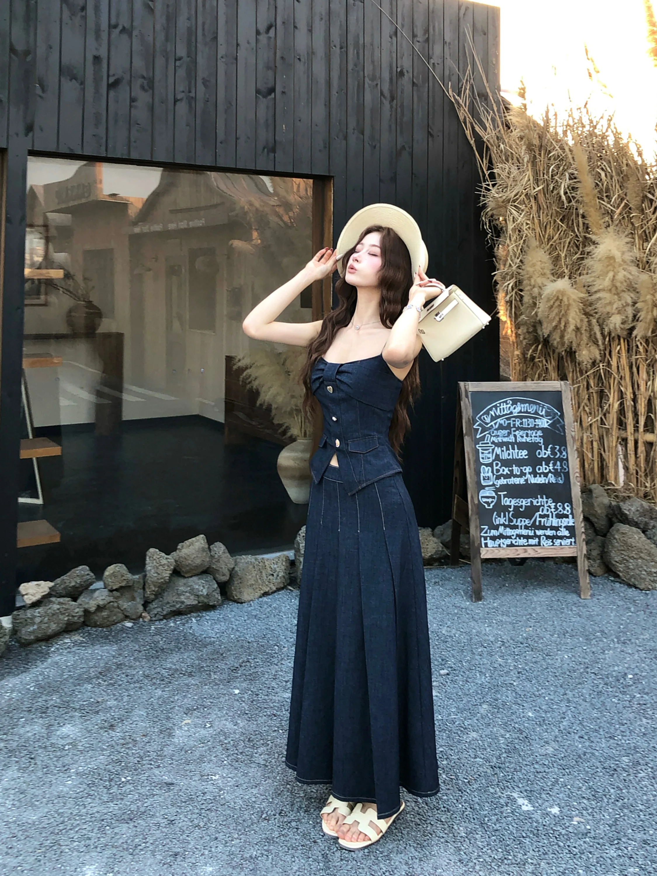 Barb Chill Vintage Denim Set Women's Spring Summer Slimming Strap Top Pleated Loose f Skirt Faionable Two-Piece Suit
Barb Chill Vintage Denim Set Women's Spring Summer Slimming Strap Top Pleated Loose f Skirt Faionable Two-Piece Suit