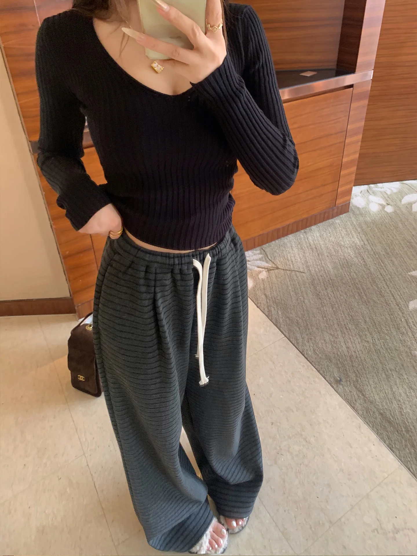 Женские повседневные брюки Onelady в ретро-стиле в полоску, на флисовой подкладке, с широкими штанинами, прямого кроя, с эластичным поясом на шнурке, длинные
Женские повседневные брюки Onelady в ретро-стиле в полоску, на флисовой подкладке, с широкими штанинами, прямого кроя, с эластичным поясом на шнурке, длинные