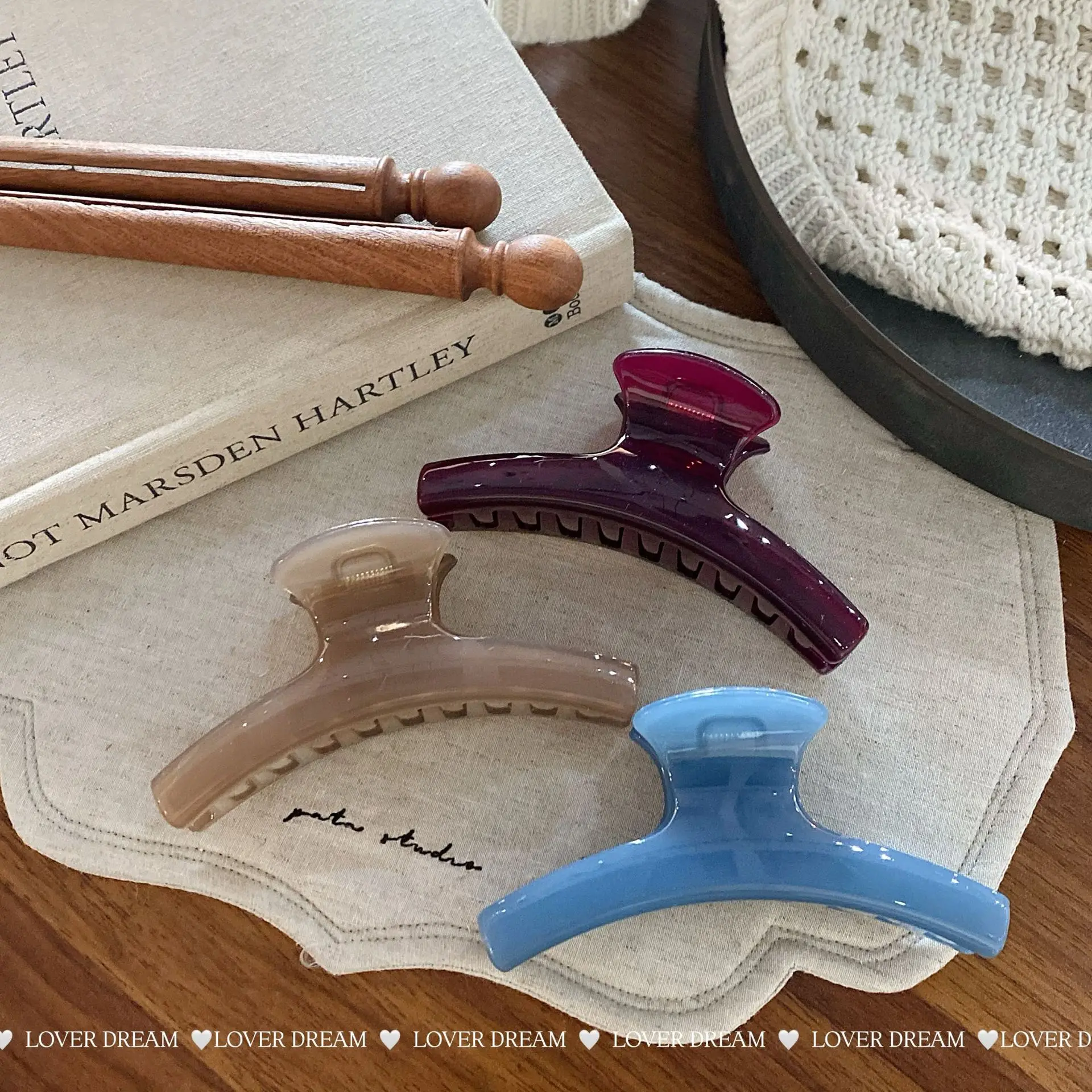 New High-end Curved Hairpin Fashionable and Simple Plate Hairpin Grab Clip Shark Clip Versatile Hair Accessories
New High-end Curved Hairpin Fashionable and Simple Plate Hairpin Grab Clip Shark Clip Versatile Hair Accessories