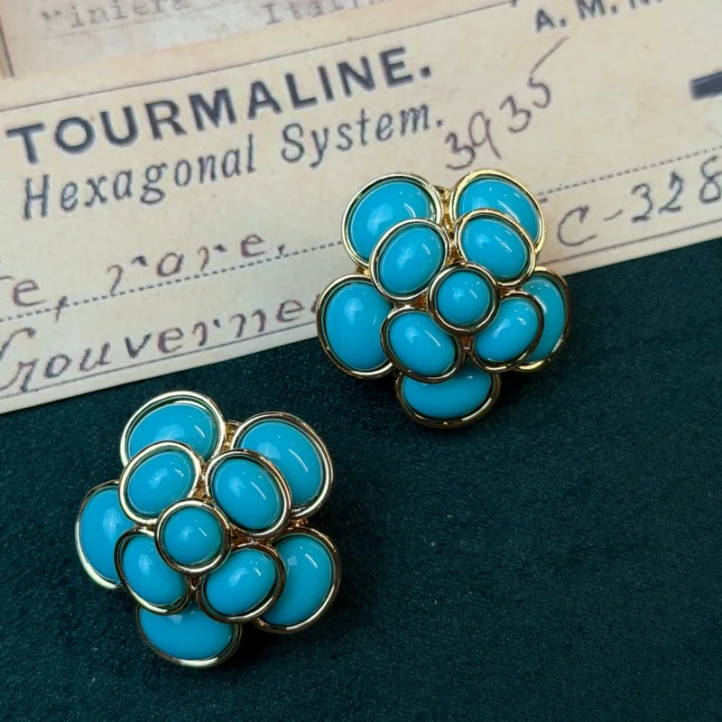 Vintage Blue Glass Camellia Earnail Earrings Flower Element Gold Color Trendy Art Deco Jewelry Luxury Brand High Quality Gift
Vintage Blue Glass Camellia Earnail Earrings Flower Element Gold Color Trendy Art Deco Jewelry Luxury Brand High Quality Gift