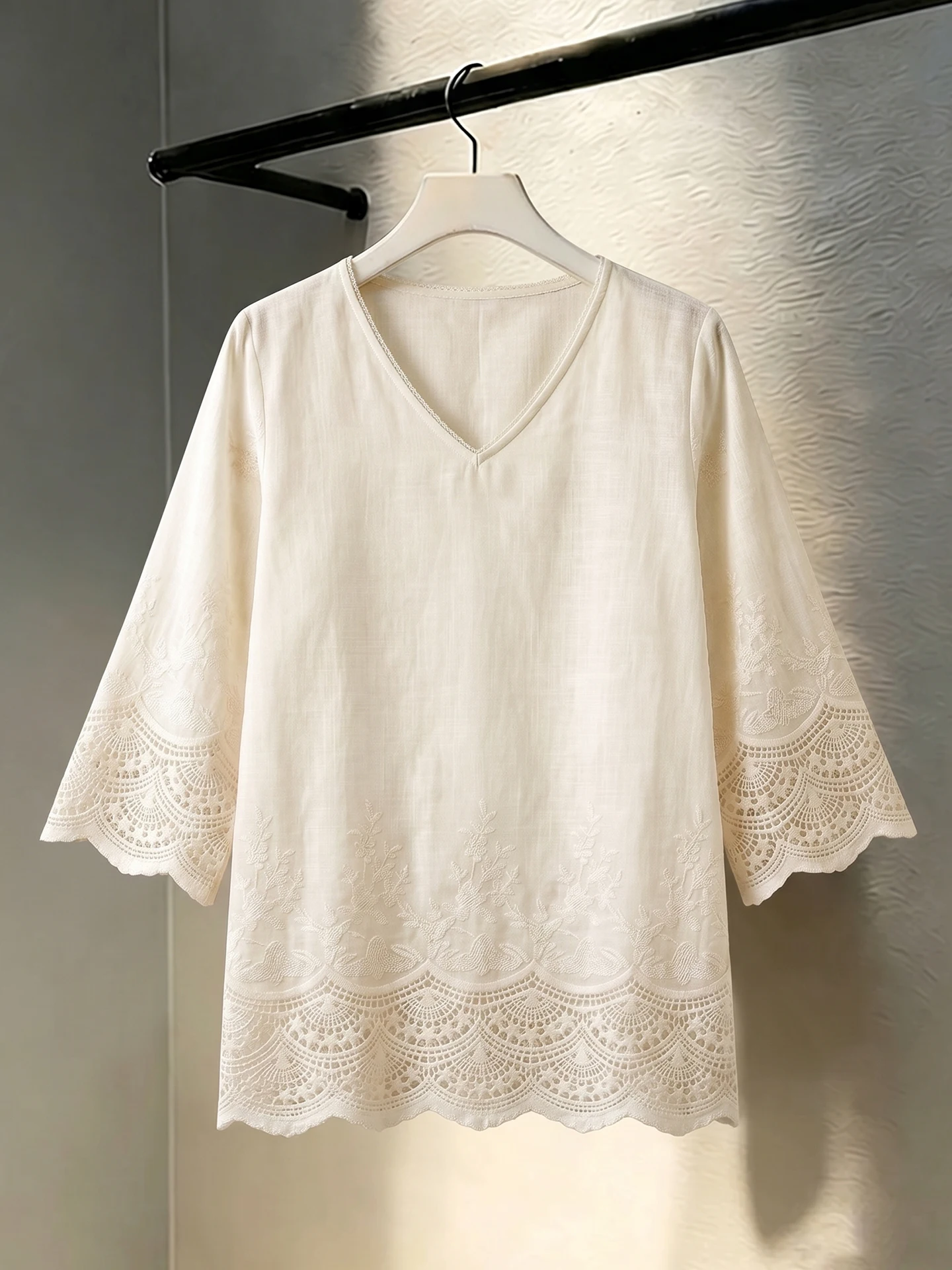 Unique Lace Splice Shirt V-Neck Seven-Sleeve Commute Style Korean Loose Fit Summer 2026 Beautiful Female Top Fashion Design
Unique Lace Splice Shirt V-Neck Seven-Sleeve Commute Style Korean Loose Fit Summer 2026 Beautiful Female Top Fashion Design