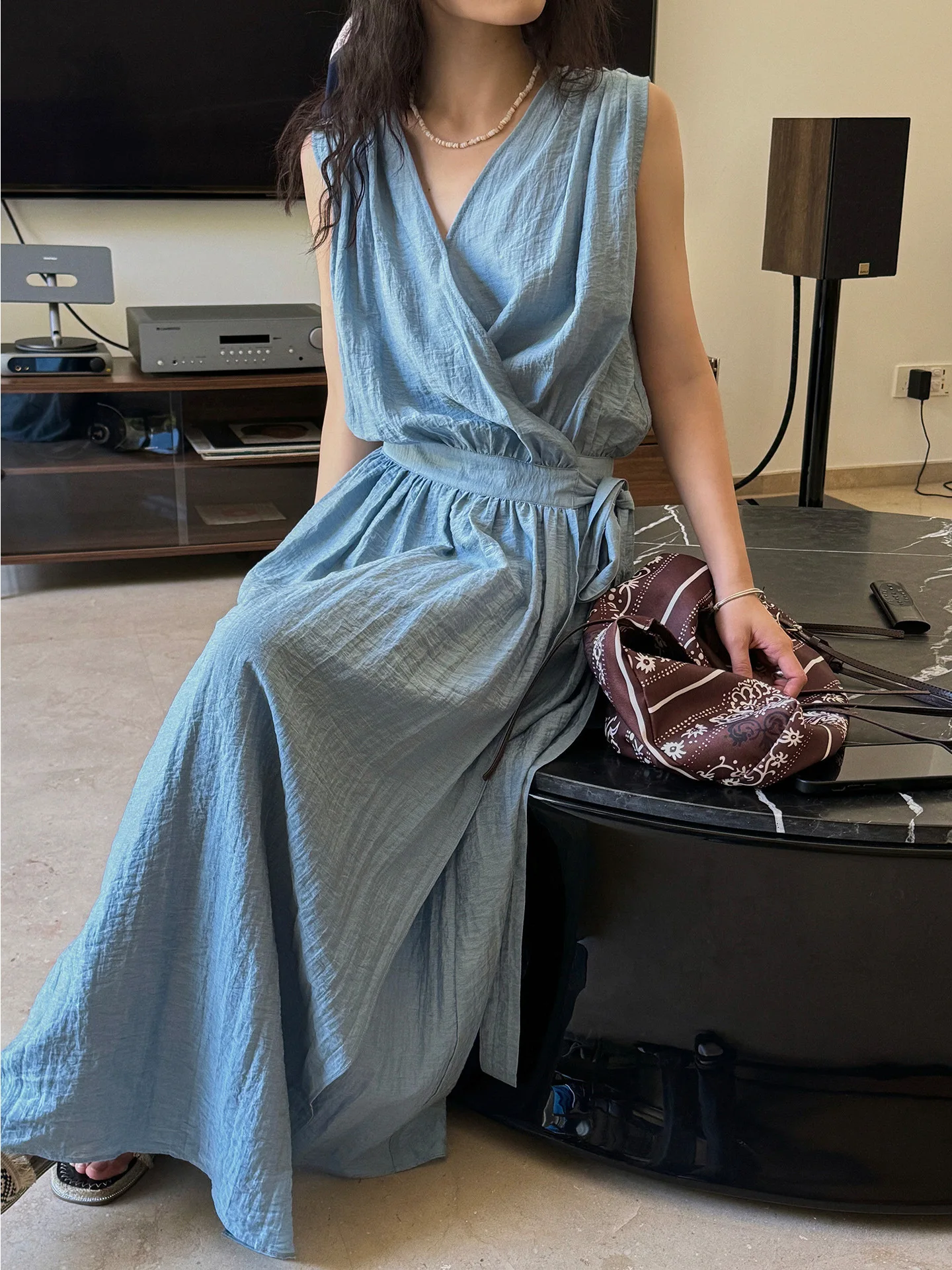 Summer Casual Style Women's Dress Waist Cinched Sleeveless V-Neck Gown Ethnicity Drifting Long Dress Ladies Fashion
Summer Casual Style Women's Dress Waist Cinched Sleeveless V-Neck Gown Ethnicity Drifting Long Dress Ladies Fashion