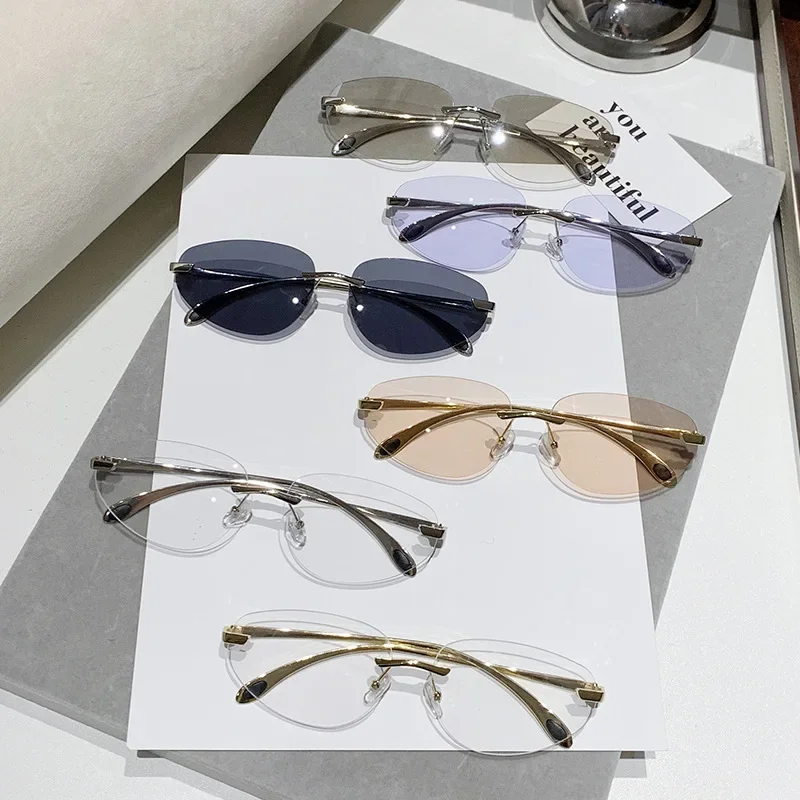 Women's Luxury Rimless Metal Oval Cat Eye Sunglasses Men's Retro Outdoor UV400 UV Protection Driving Simple Sunglasses
Women's Luxury Rimless Metal Oval Cat Eye Sunglasses Men's Retro Outdoor UV400 UV Protection Driving Simple Sunglasses