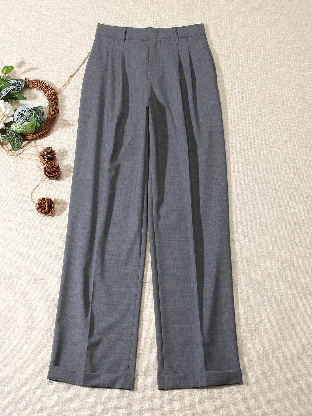 Женские модные брюки с высокой талией, прямые, из шерстяной ткани, с двойными складками, для повседневной носки и офиса
Женские модные брюки с высокой талией, прямые, из шерстяной ткани, с двойными складками, для повседневной носки и офиса