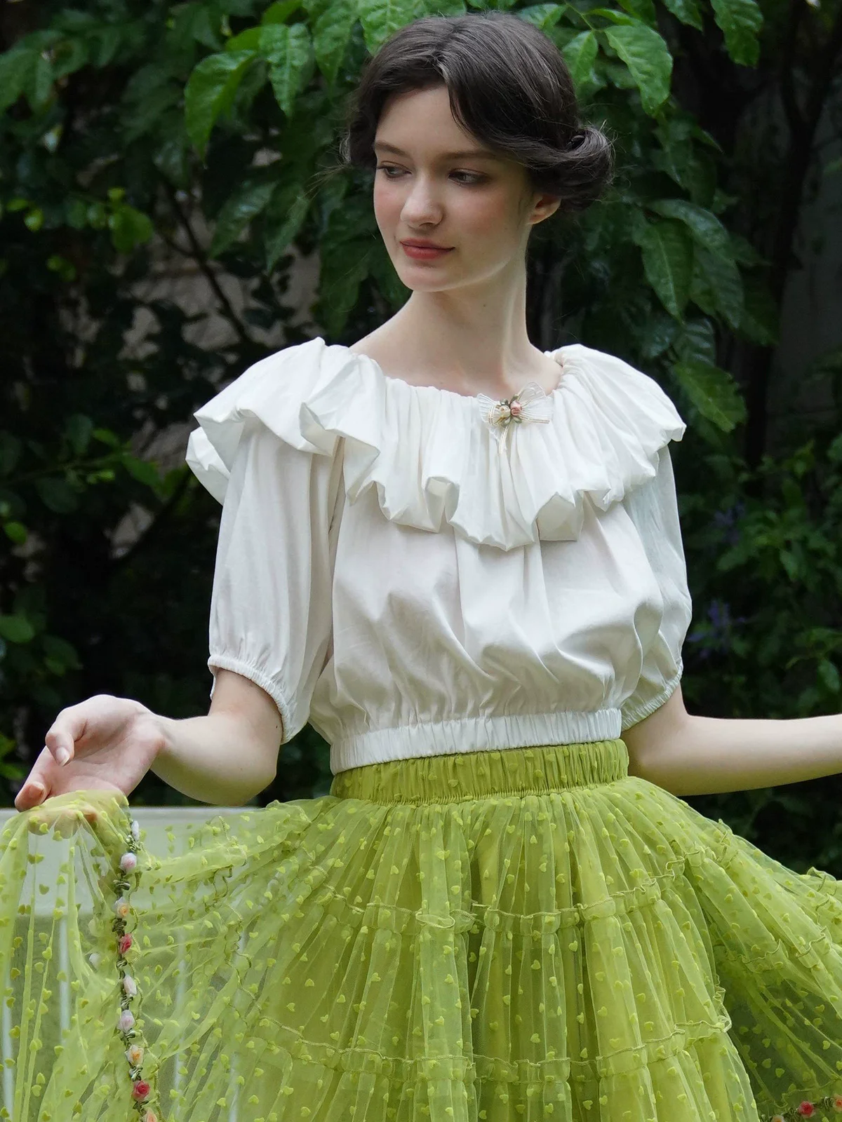 Spring Summer Women Warm Retro Off-Shoulder Handmade Pleated Butterfly, White Cotton Short Sleeve Waist-Cinching Top
Spring Summer Women Warm Retro Off-Shoulder Handmade Pleated Butterfly, White Cotton Short Sleeve Waist-Cinching Top