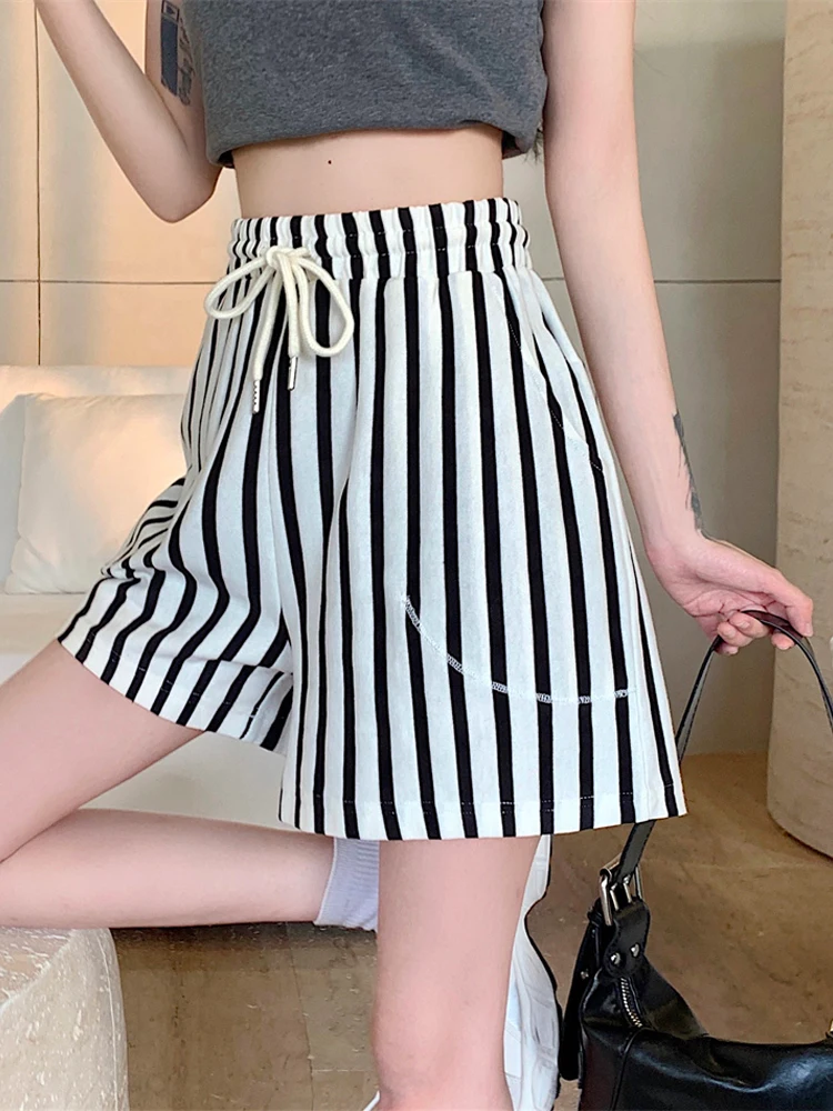 Double yarn cotton 2024 summer new striped loose casual slimming wide leg shorts for women, breathable and cool
Double yarn cotton 2024 summer new striped loose casual slimming wide leg shorts for women, breathable and cool