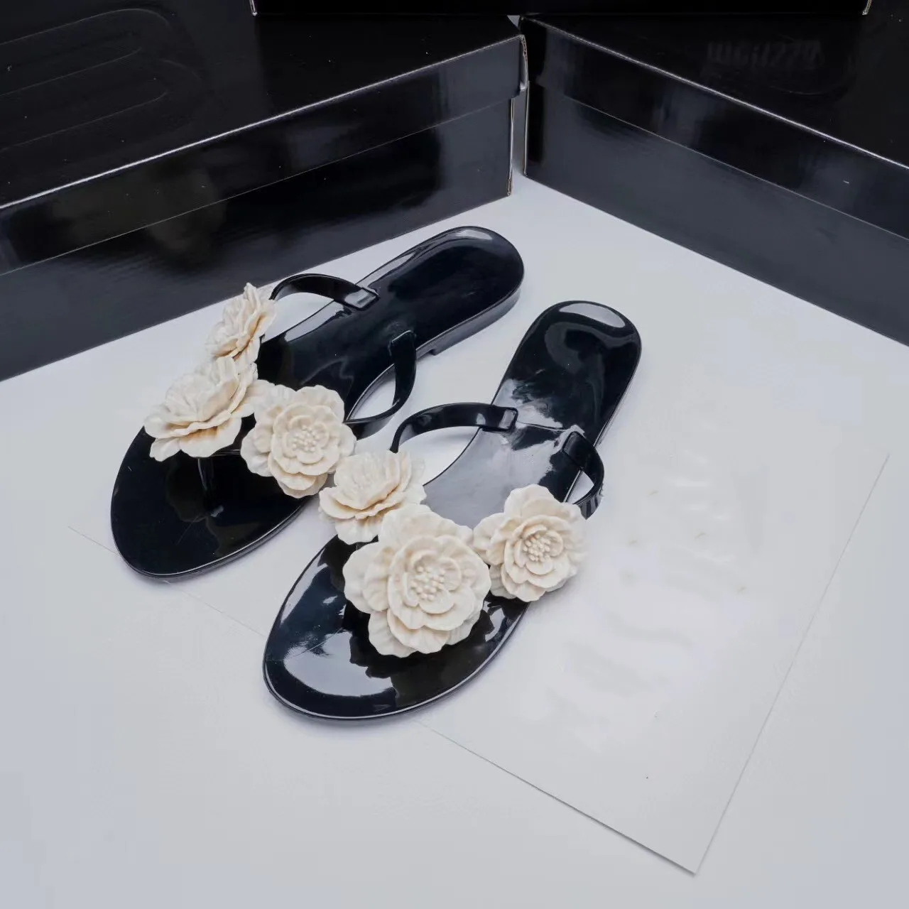 Hot Retro Fashion Summer Women Jelly Shoes Camellia flip-flops Ladies Outside Wearing Flat Beach Slippers SM233
Hot Retro Fashion Summer Women Jelly Shoes Camellia flip-flops Ladies Outside Wearing Flat Beach Slippers SM233