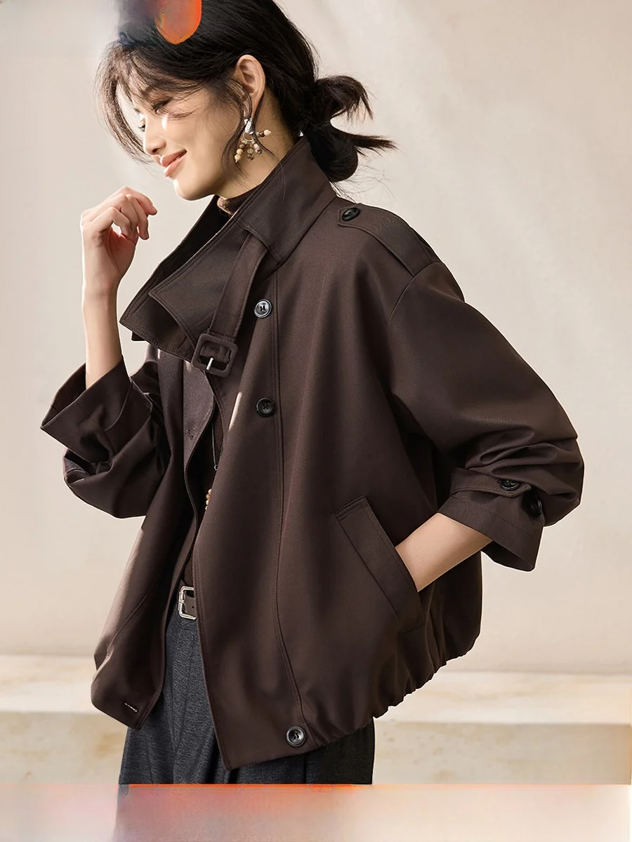 Современная модная женская верхняя одежда: свободный крой, воротник-стойка, осенняя новинка, универсальная ветровка для повседневной носки
Современная модная женская верхняя одежда: свободный крой, воротник-стойка, осенняя новинка, универсальная ветровка для повседневной носки