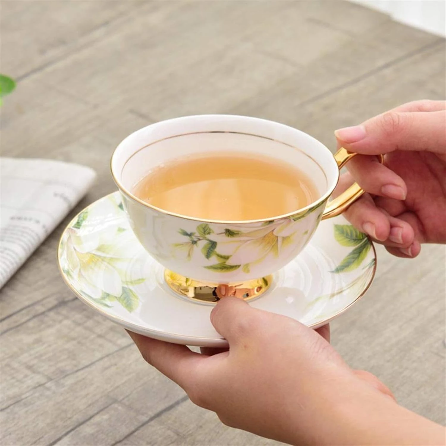 Elegant Vintage Floral Ceramic Mug and Saucer Set with Gold Trim - Bone China Cup and Saucer with Spoon - Fine Dining Table Deco
Elegant Vintage Floral Ceramic Mug and Saucer Set with Gold Trim - Bone China Cup and Saucer with Spoon - Fine Dining Table Deco
