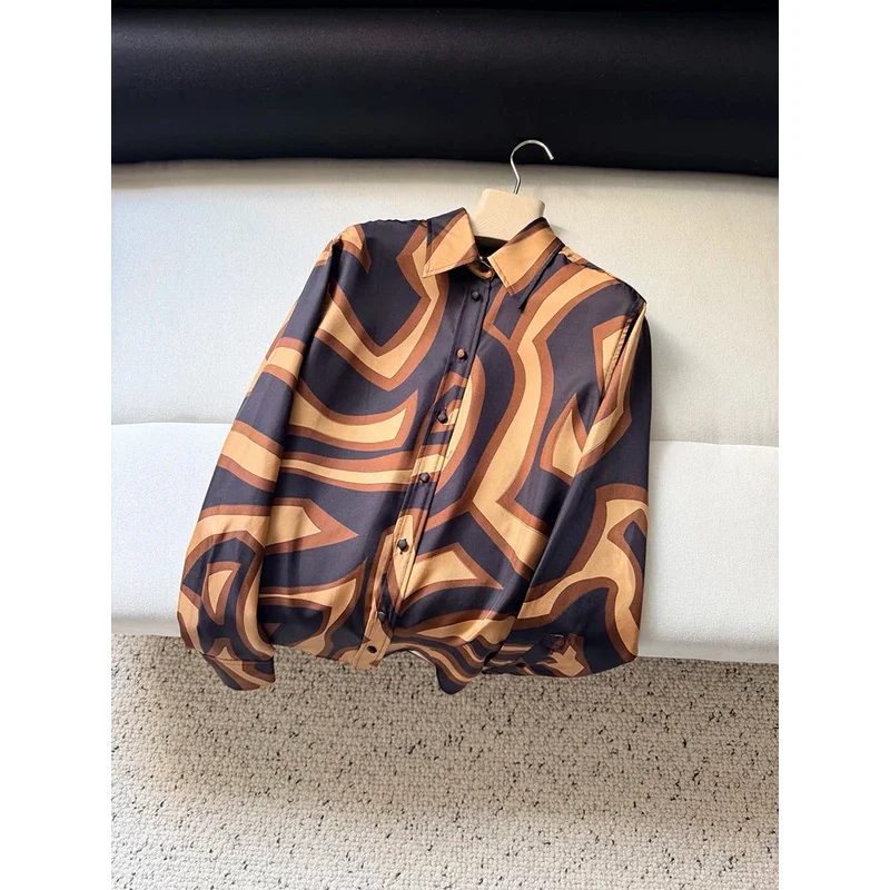 Spring Summer Fashion Vintage Print Single Breasted Casual Silk Blouses Women's Turn-down Collar Button Long Sleeve Shirt
Spring Summer Fashion Vintage Print Single Breasted Casual Silk Blouses Women's Turn-down Collar Button Long Sleeve Shirt