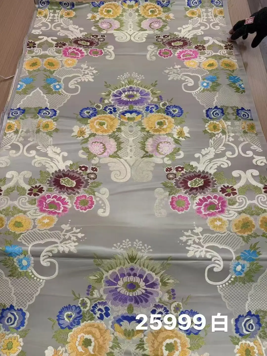 Valencia Tibetan fabric satin satin brocade fabric long sponge pad handmade DIY
Valencia Tibetan fabric satin satin brocade fabric long sponge pad handmade DIY