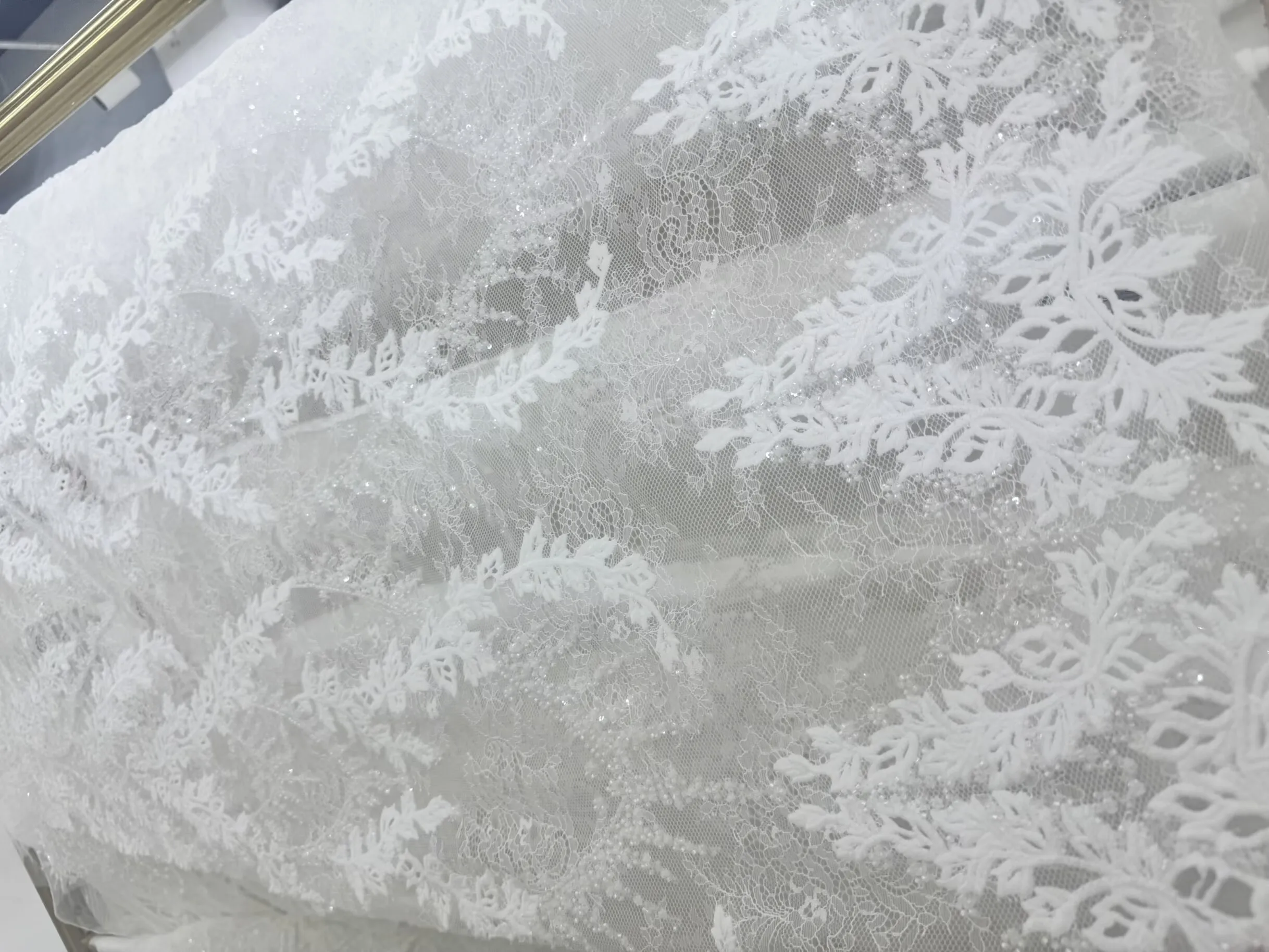 Luxury Beaded Sequin Material Wedding Dress Tulle Thick Cotton Embroidered Floral Lace Appliqued Fabric
Luxury Beaded Sequin Material Wedding Dress Tulle Thick Cotton Embroidered Floral Lace Appliqued Fabric
