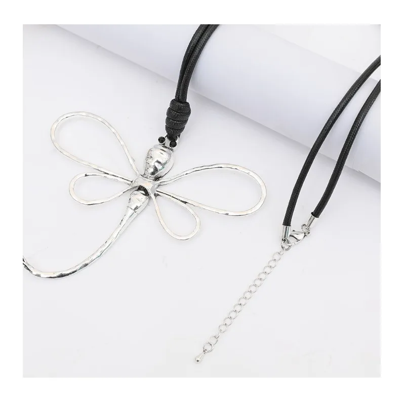 New Dragonfly Shape Women's Popular Design Sense Trendy Pendant Long Metal High-end Necklace
New Dragonfly Shape Women's Popular Design Sense Trendy Pendant Long Metal High-end Necklace