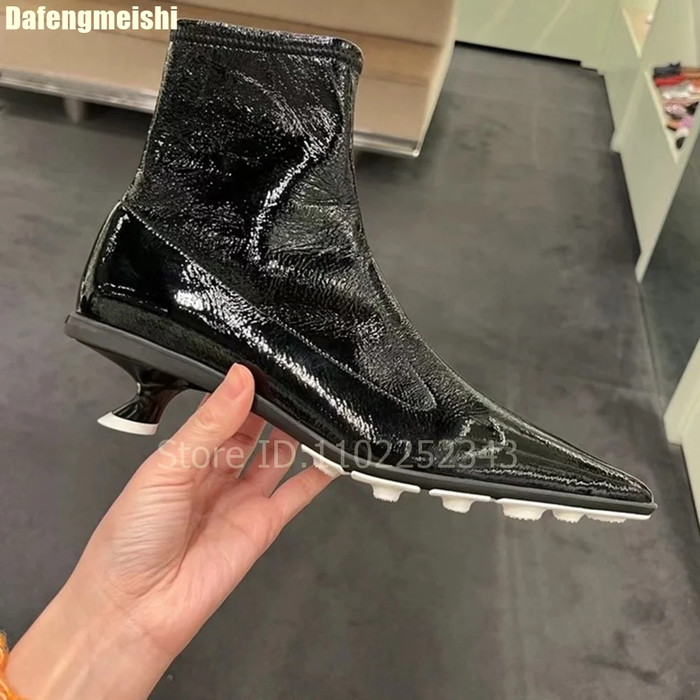 2025 Spring New Patent Leather Boots Women Retro Pointed Stiletto Ankle Boots Kitten Heel Winter Non-Slip Sole Short Boots
2025 Spring New Patent Leather Boots Women Retro Pointed Stiletto Ankle Boots Kitten Heel Winter Non-Slip Sole Short Boots
