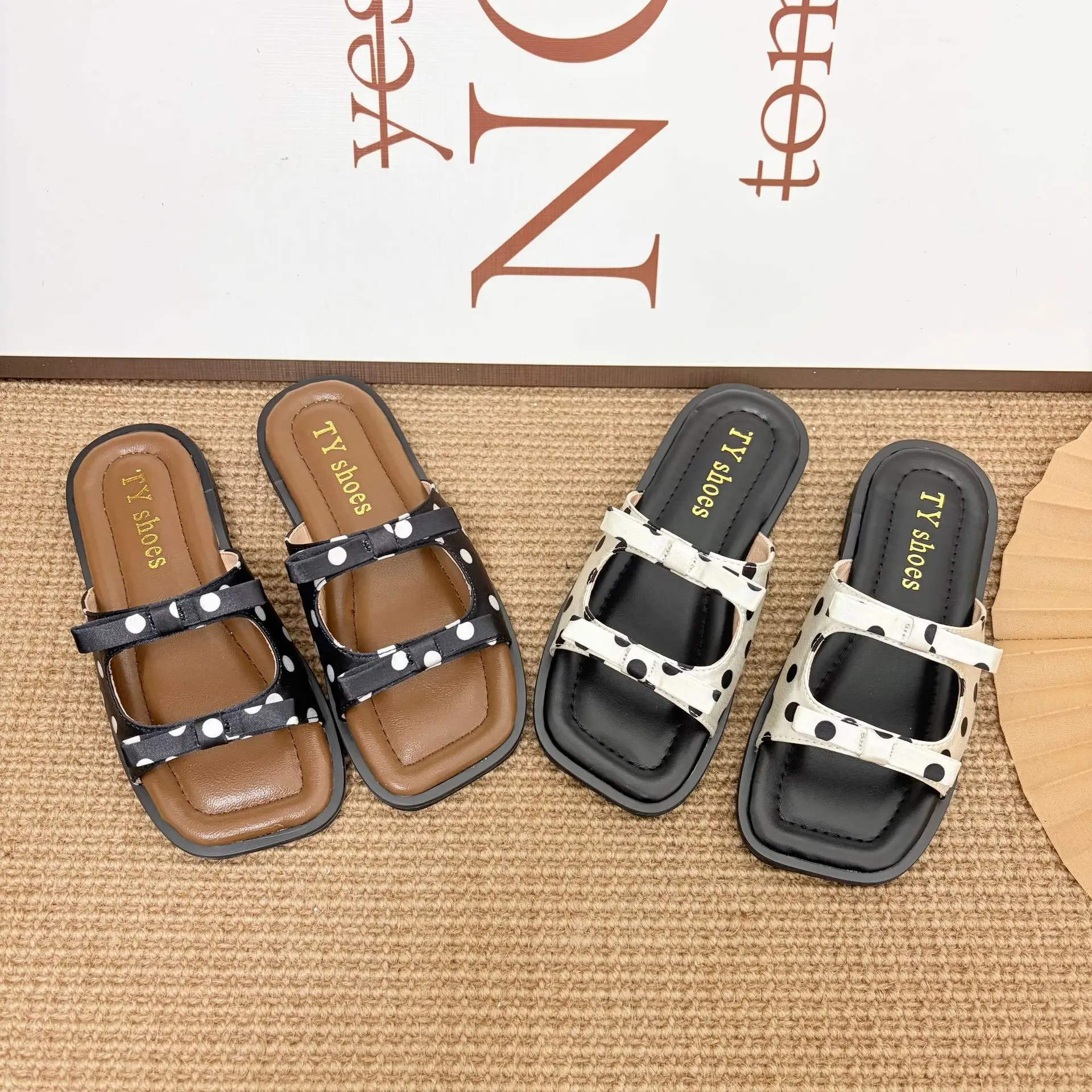 Kids'Casual Shoes PU Leather Summer Fashion Polka Dot Outdoor Flat Bottom For Girls Designer Anti-slip White Black Size 25-36
Kids'Casual Shoes PU Leather Summer Fashion Polka Dot Outdoor Flat Bottom For Girls Designer Anti-slip White Black Size 25-36