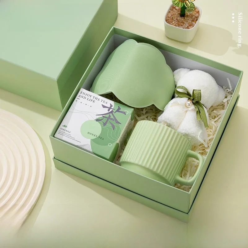 Summer Small Fan Business Gift Opening Customer Gift Birthday Practical Thermal Cup Towel Gift Box Creative Festival Supplies
Summer Small Fan Business Gift Opening Customer Gift Birthday Practical Thermal Cup Towel Gift Box Creative Festival Supplies