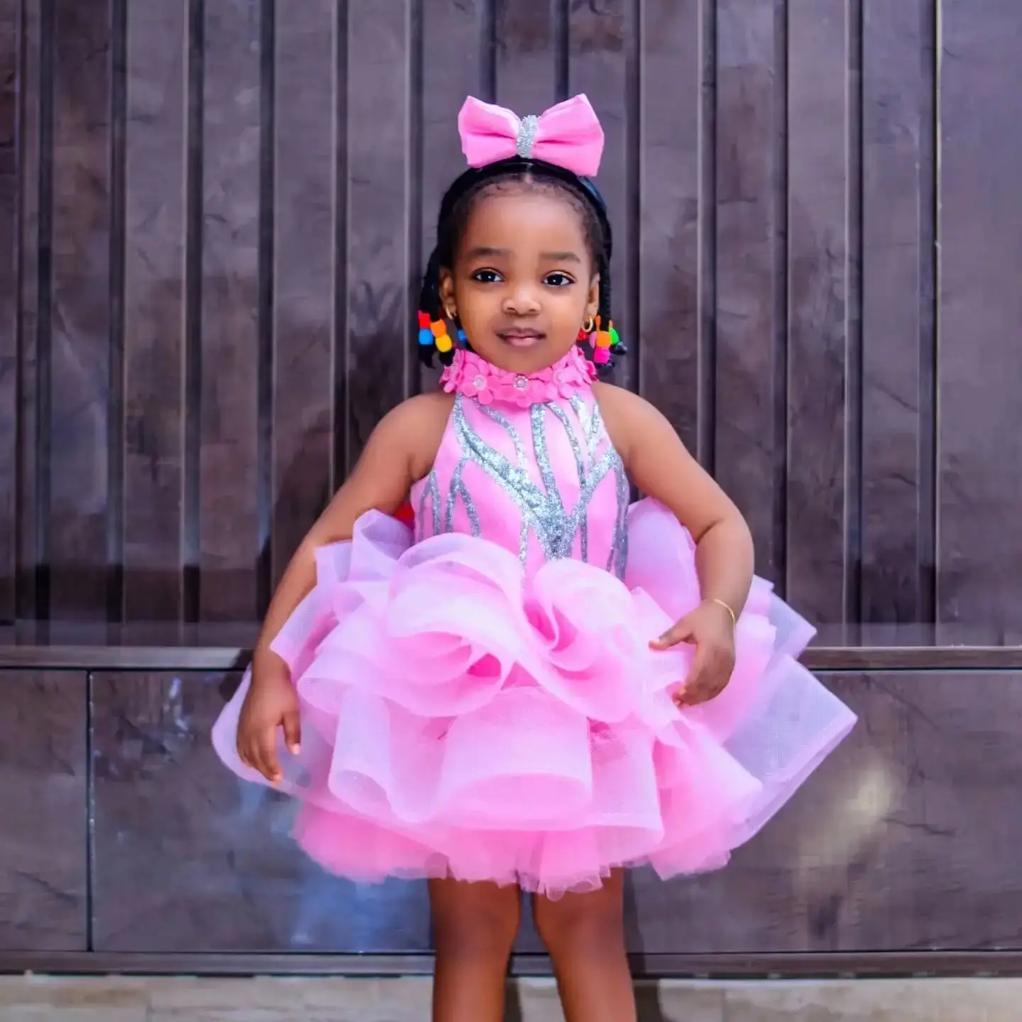 High Neck Pink Flower Girl Dresses Ruffles Sequined Floral Birthday Photos Shoot Gowns for Party Customized
High Neck Pink Flower Girl Dresses Ruffles Sequined Floral Birthday Photos Shoot Gowns for Party Customized