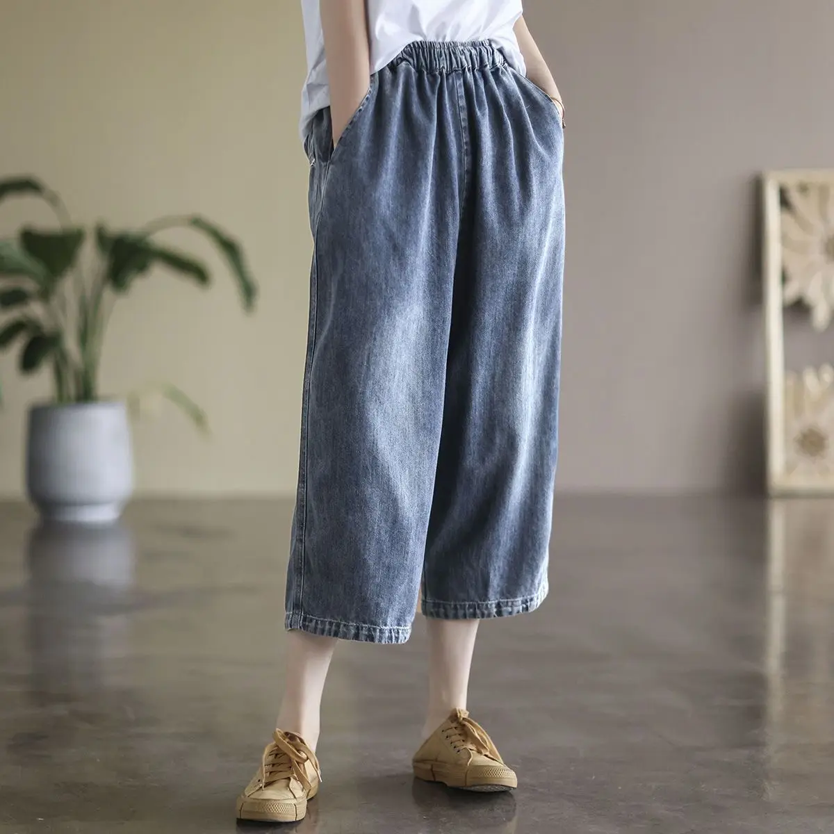 Retro Thin Denim Seven-Foot Pants Women Summer New Loose Leisure Slimming Elastic High Waist Women Wide Leg Jeans
Retro Thin Denim Seven-Foot Pants Women Summer New Loose Leisure Slimming Elastic High Waist Women Wide Leg Jeans