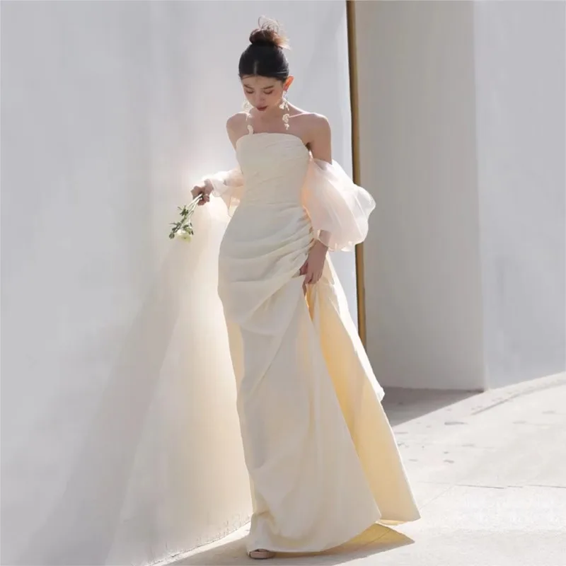 Breast light luxury temperament simple sense satin out of the welcome dress
Breast light luxury temperament simple sense satin out of the welcome dress