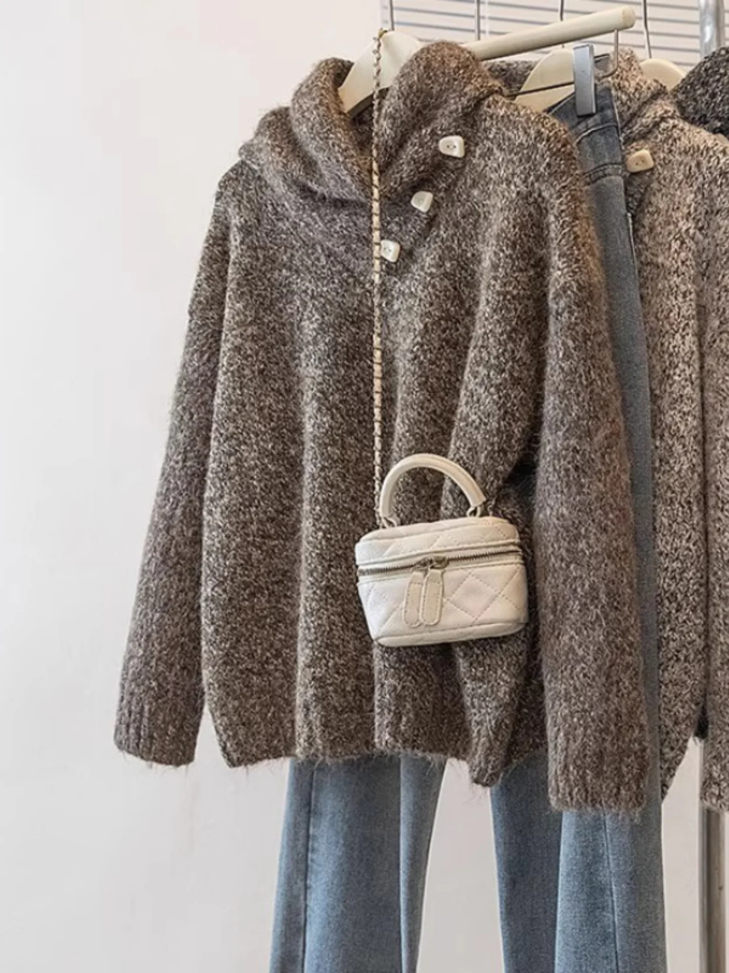 Свободный женский вязаный свитер с эффектом каме-дай, с длинным рукавом, осень 2025, большие размеры, мягкий, с круглым вырезом, повседневный
Свободный женский вязаный свитер с эффектом каме-дай, с длинным рукавом, осень 2025, большие размеры, мягкий, с круглым вырезом, повседневный