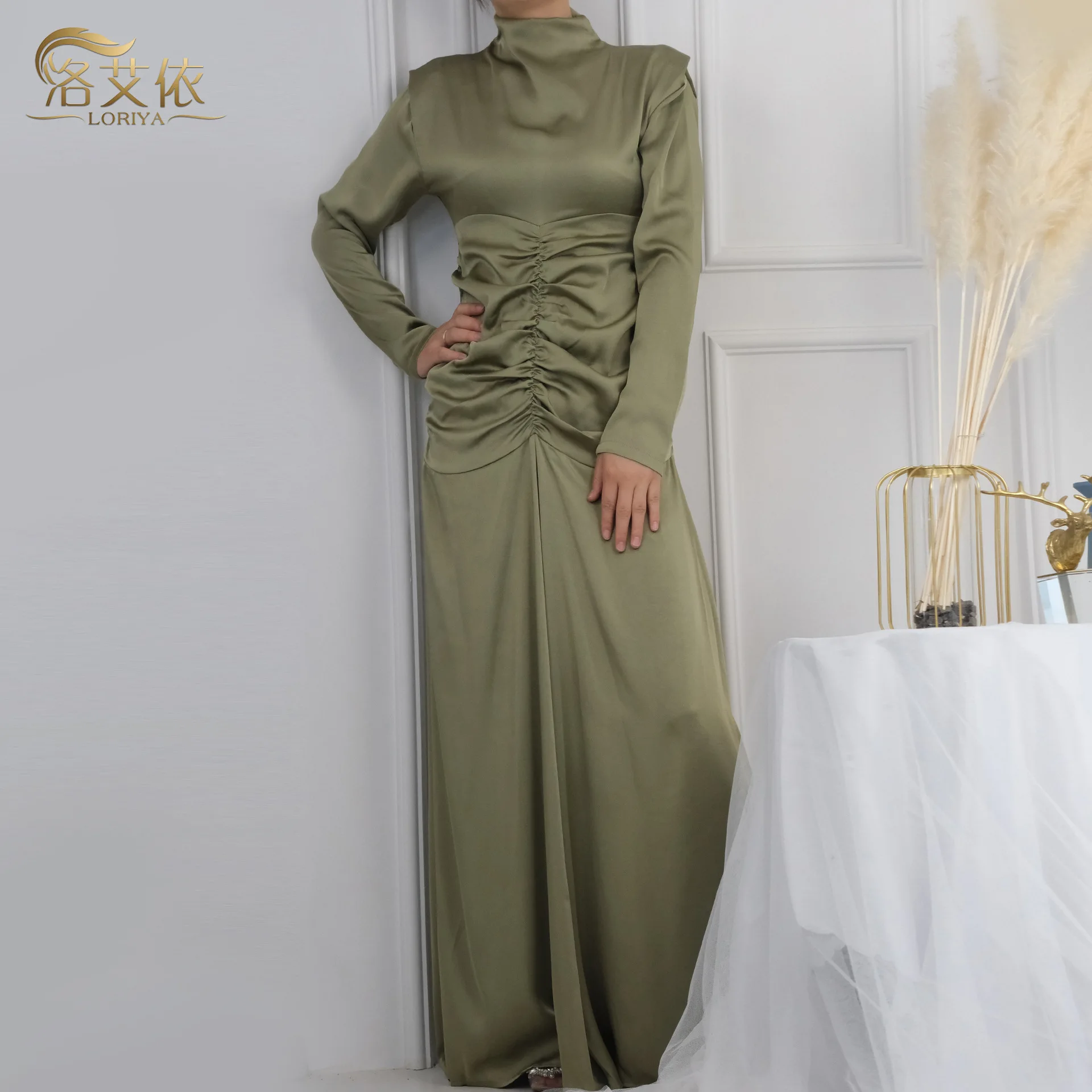 Jalabiya 2023 Solid Color High Neck Pleats Slim Robe Eid Muslim Women Dress Vestidos Party Dresses Ramadan Abayas Caftan
Jalabiya 2023 Solid Color High Neck Pleats Slim Robe Eid Muslim Women Dress Vestidos Party Dresses Ramadan Abayas Caftan