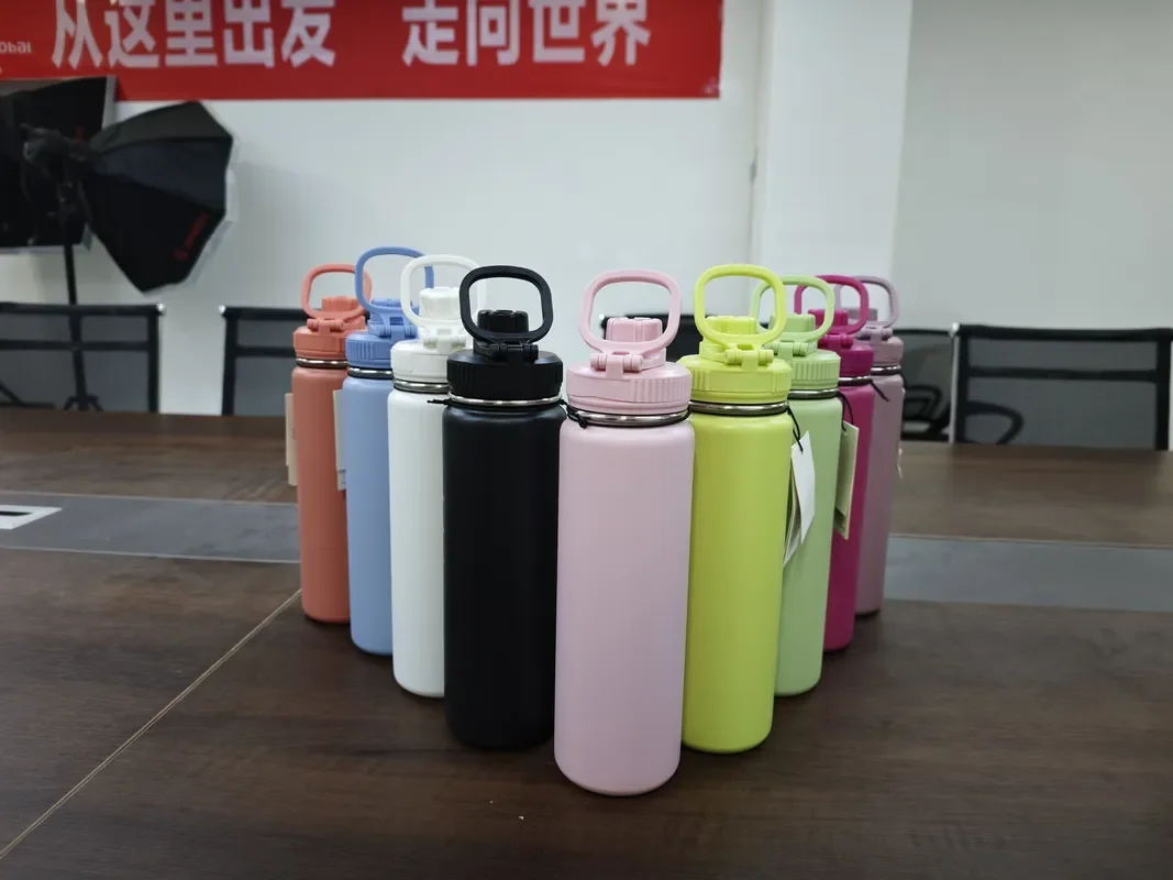 Изолированная спортивная бутылка для воды 710 мл, термос из нержавеющей стали, герметичная портативная уличная чашка для кухни и столовой
Изолированная спортивная бутылка для воды 710 мл, термос из нержавеющей стали, герметичная портативная уличная чашка для кухни и столовой
