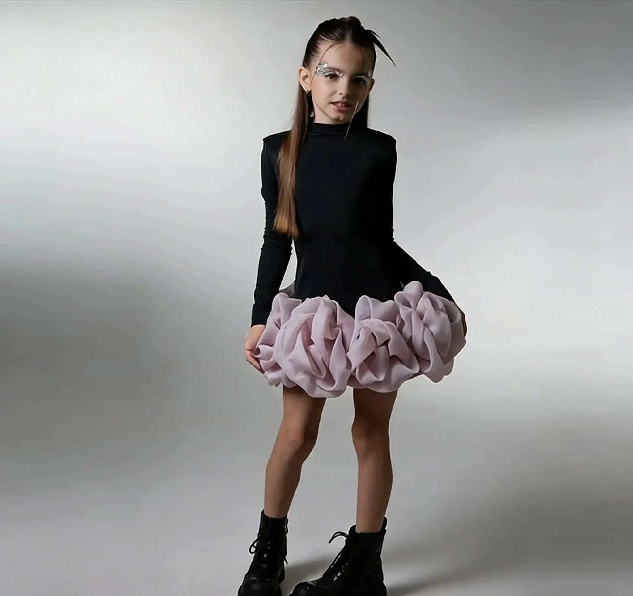 Elegant Black Tight-fitting Flower Girl Dress for Wedding Pleated Mini Skirts Ballgown for Kids Birthday Party Gowns Custom
Elegant Black Tight-fitting Flower Girl Dress for Wedding Pleated Mini Skirts Ballgown for Kids Birthday Party Gowns Custom