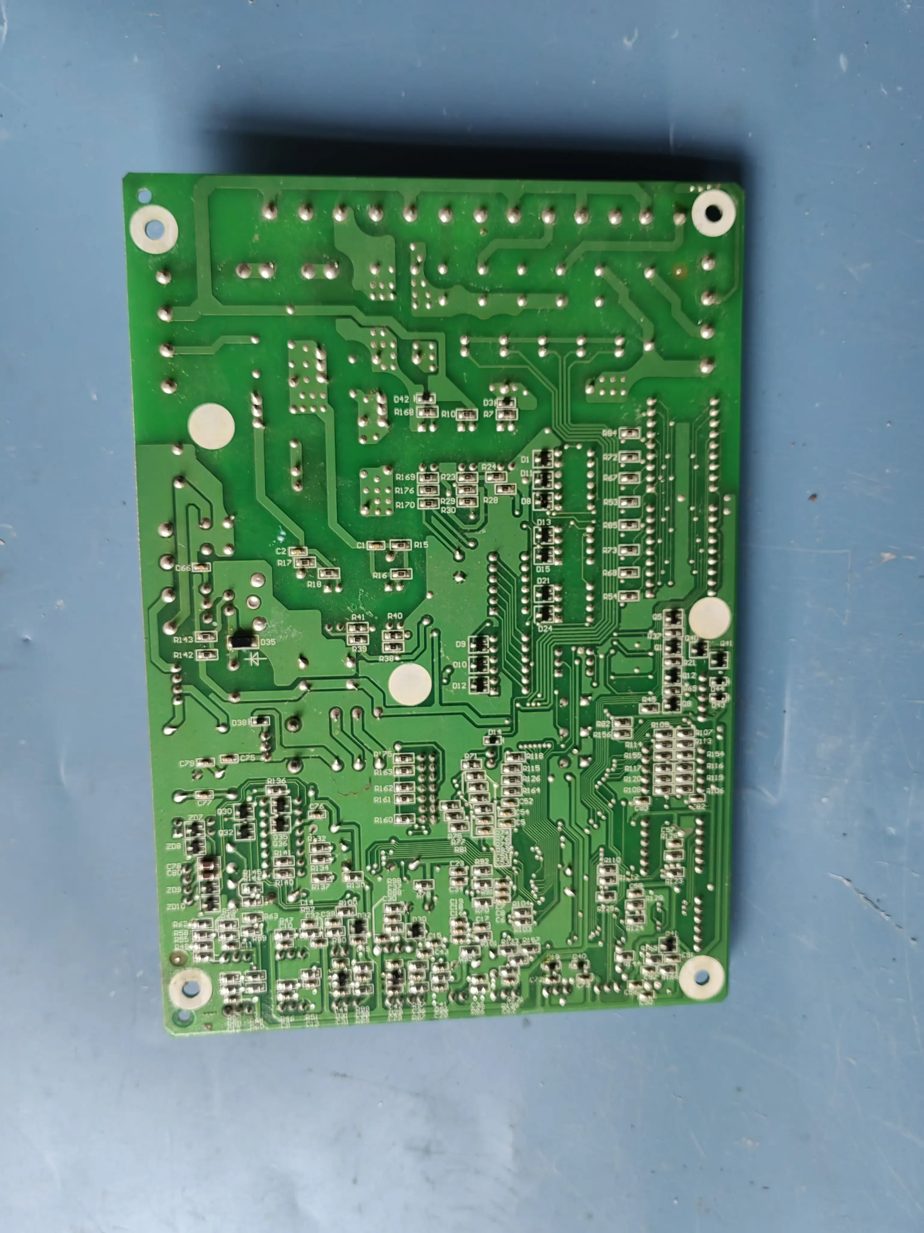 Applicable toApplicable to original disassembly Hisense Hitachi central air conditioner external main board P0006Q-1 H7B01133
Applicable toApplicable to original disassembly Hisense Hitachi central air conditioner external main board P0006Q-1 H7B01133