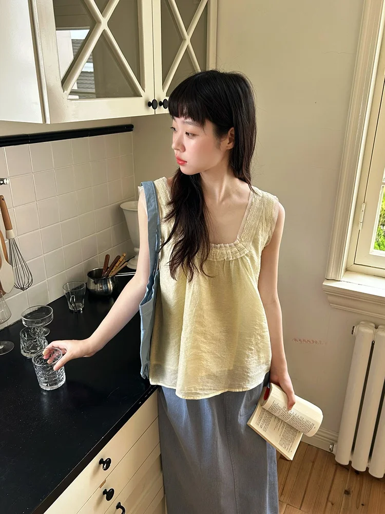 VOUSALME Летний легкий жилет свободного кроя с кружевными вставками, однотонный, из волокна Rellana (50% лен, 30% полиэстер, 20% хлопок)
VOUSALME Летний легкий жилет свободного кроя с кружевными вставками, однотонный, из волокна Rellana (50% лен, 30% полиэстер, 20% хлопок)