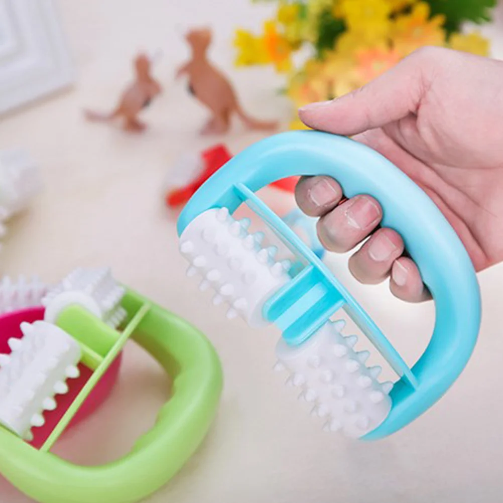 Пластиковый роликовый массажер для мышц, ручной 2-колесный массажер для тела с круглой ручкой, массаж тканей, стимуляция мышц 
Пластиковый роликовый массажер для мышц, ручной 2-колесный массажер для тела с круглой ручкой, массаж тканей, стимуляция мышц