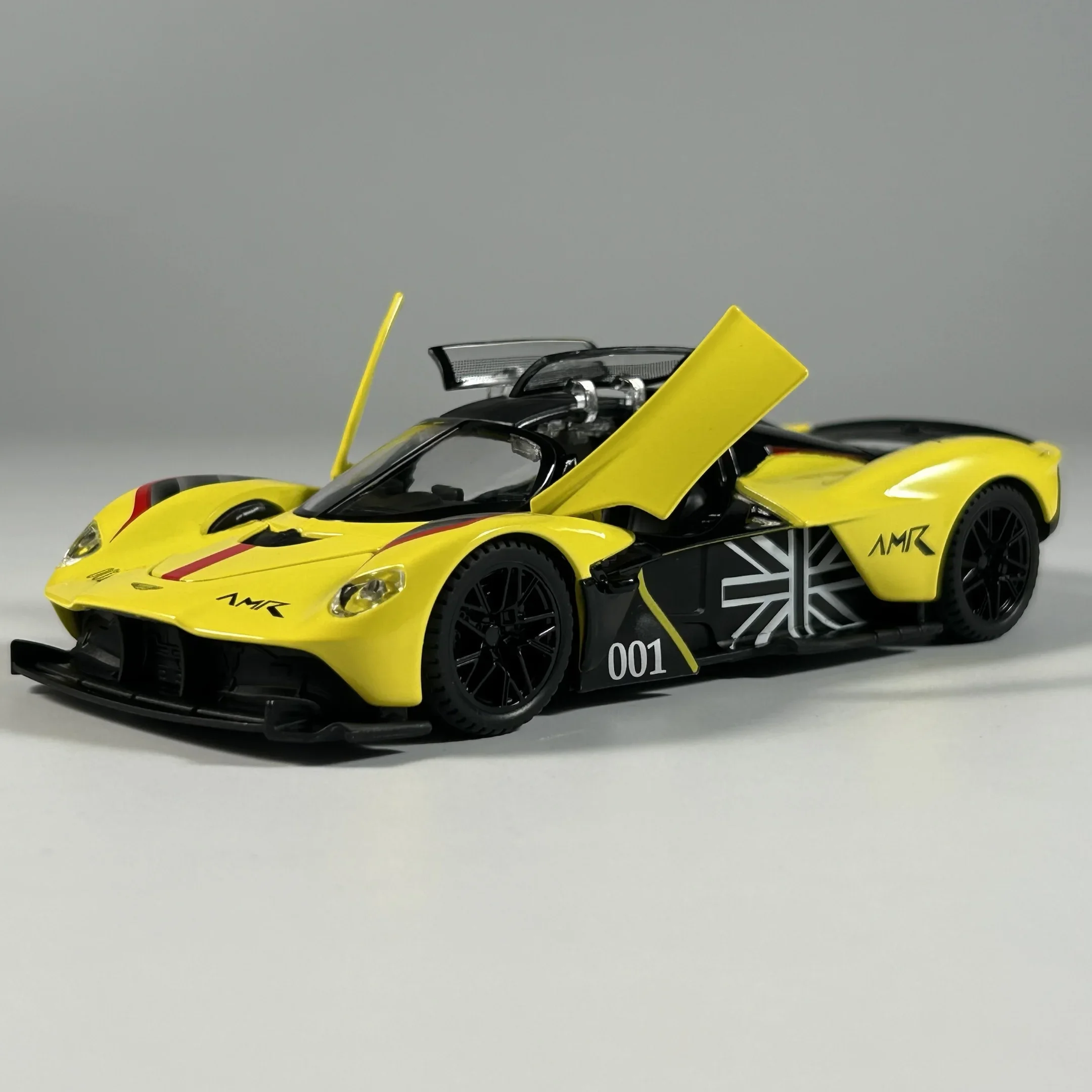 1:32 Aston Martin Valkyrie Supercar Alloy Metal Diecast Model Car Trendy Decorative Ornaments Birthday Present For Boyfriend Boy
1:32 Aston Martin Valkyrie Supercar Alloy Metal Diecast Model Car Trendy Decorative Ornaments Birthday Present For Boyfriend Boy