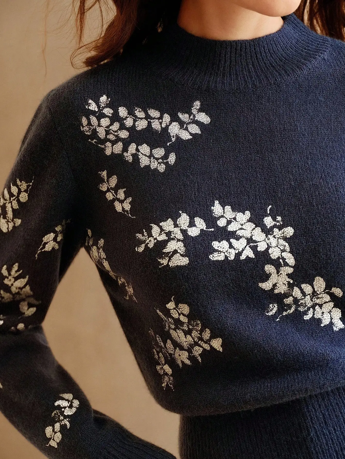 Metallic Floral Knit Pullover Sweater for Women, Cozy Fall Winter Style, Elegant Casual Wear
Metallic Floral Knit Pullover Sweater for Women, Cozy Fall Winter Style, Elegant Casual Wear