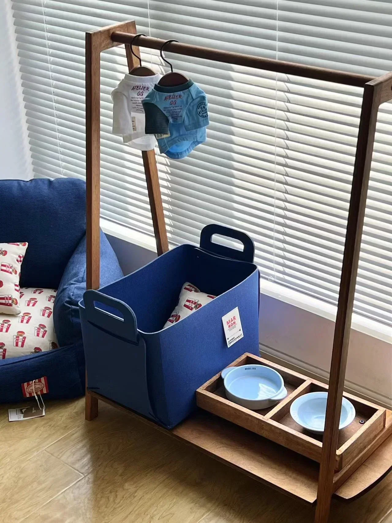 Pet clothing storage medieval shelf solid wood floor rack finishing rack mini display
Pet clothing storage medieval shelf solid wood floor rack finishing rack mini display