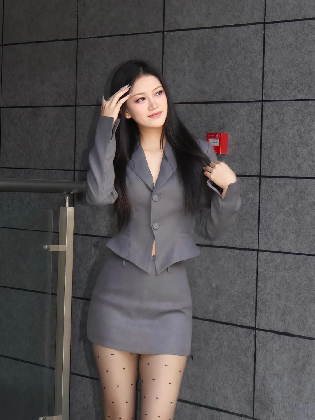 Elegant Grey Suit Jacket And Short Skirt Set Women's Fashion Spring 2026 Korean Style Classy Dress High Waist Design
Elegant Grey Suit Jacket And Short Skirt Set Women's Fashion Spring 2026 Korean Style Classy Dress High Waist Design